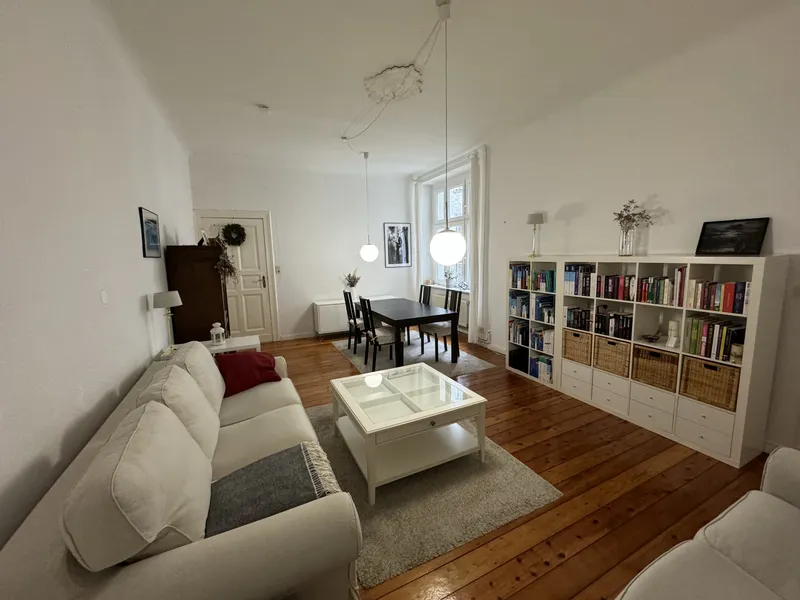 Ruhige, voll möblierte Altbau-Innenhofwohnung nahe des Schloss Charlottenburg befristet zu vermieten — photo 1